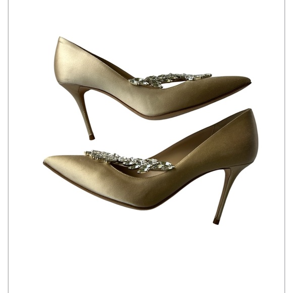 Manolo Blahnik Nadira Champagne Satin Heels Crystal Embellishment  7.5 US - Picture 4 of 16